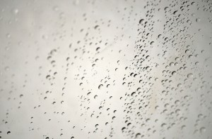 Gouttes d'eau dans une salle de bain